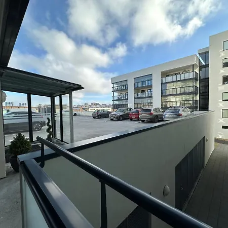 Modern 2 Bedroom Apartment In Kopavogur Reykjavik Exterior photo